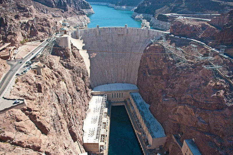 La presa Hoover y su central eléctrica (CC)-by on Reiring @ Flickr