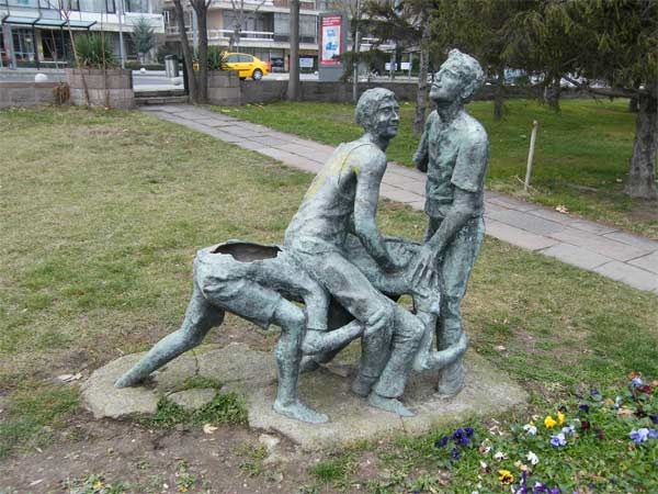 estatua-parque-ankara.jpg